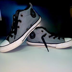 Boys Converse all stars size 2